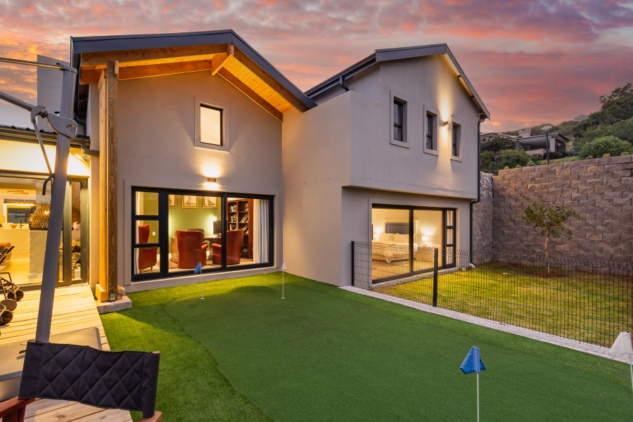 6 Bedroom Property for Sale in Brackenridge Western Cape